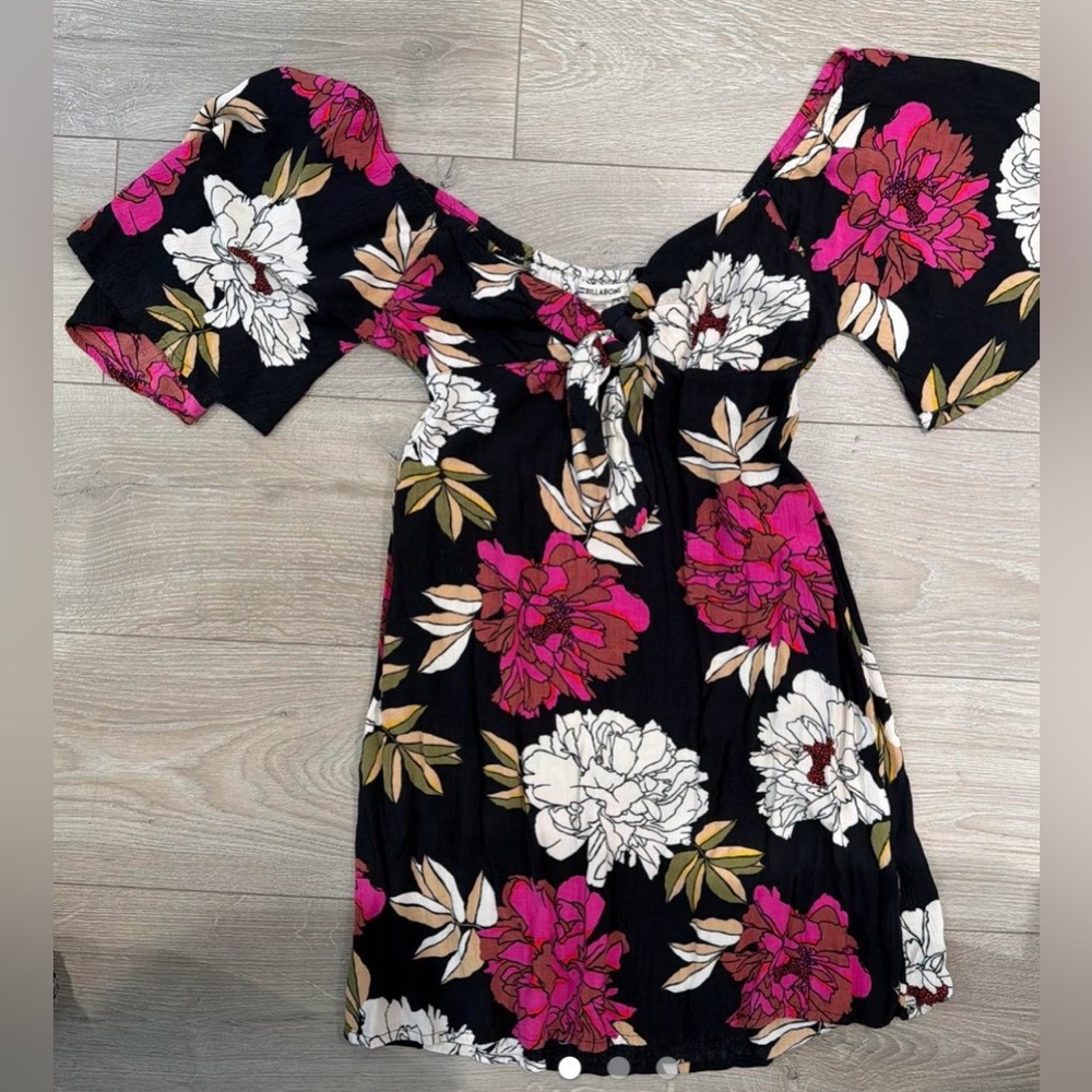 Billabong floral mini dress small